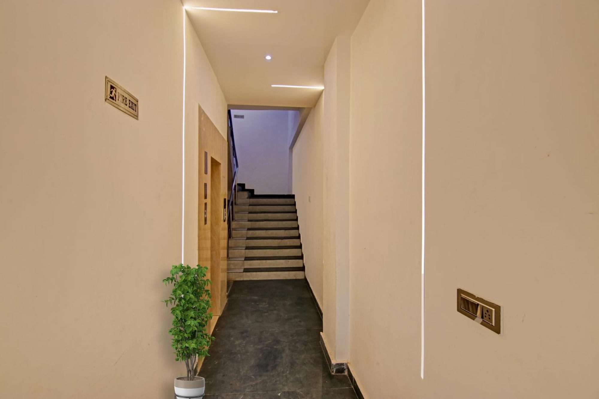 Hotel 19 West New Delhi Exterior photo